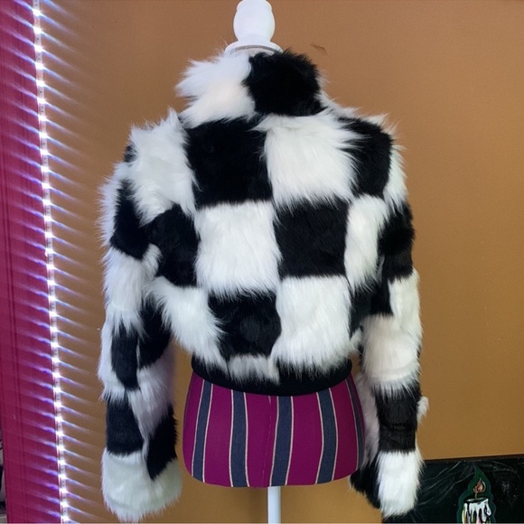 Azalea Wang Black and White checkerboard Formula Faux Fur Jacket. Size s - Picture 3 of 9